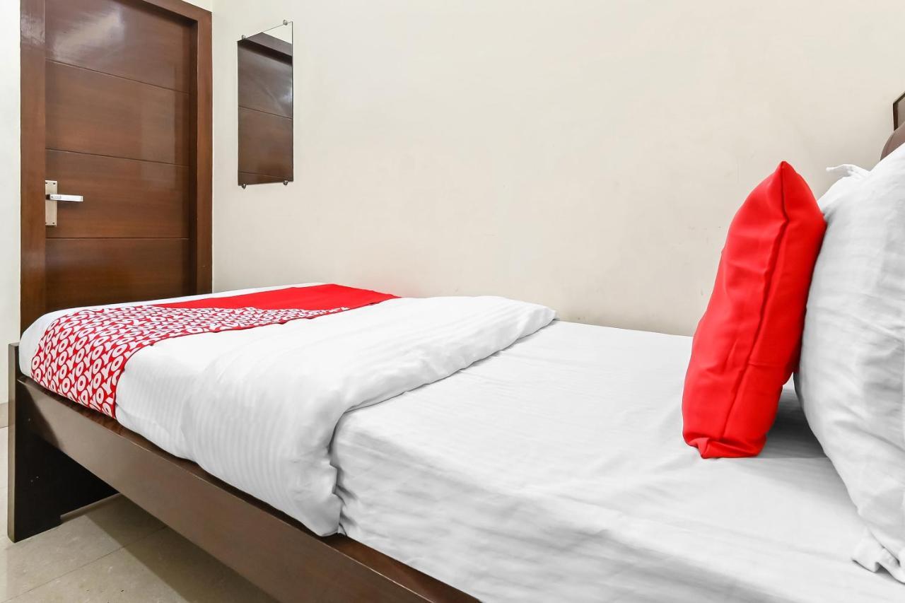Oyo 49672 Hotel Galaxy Moradabad Luaran gambar