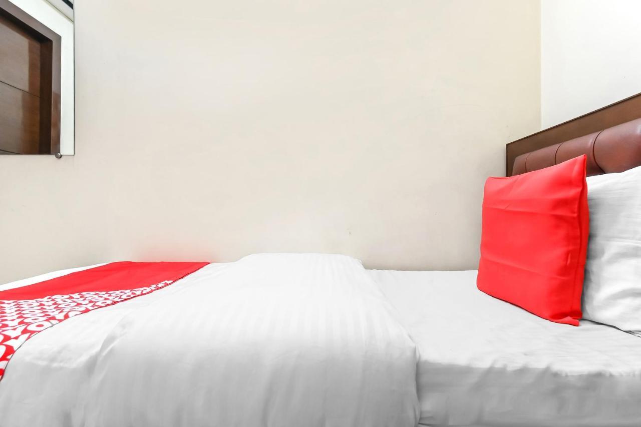 Oyo 49672 Hotel Galaxy Moradabad Luaran gambar