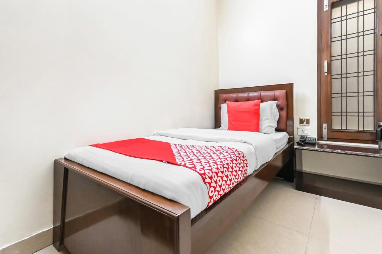 Oyo 49672 Hotel Galaxy Moradabad Luaran gambar