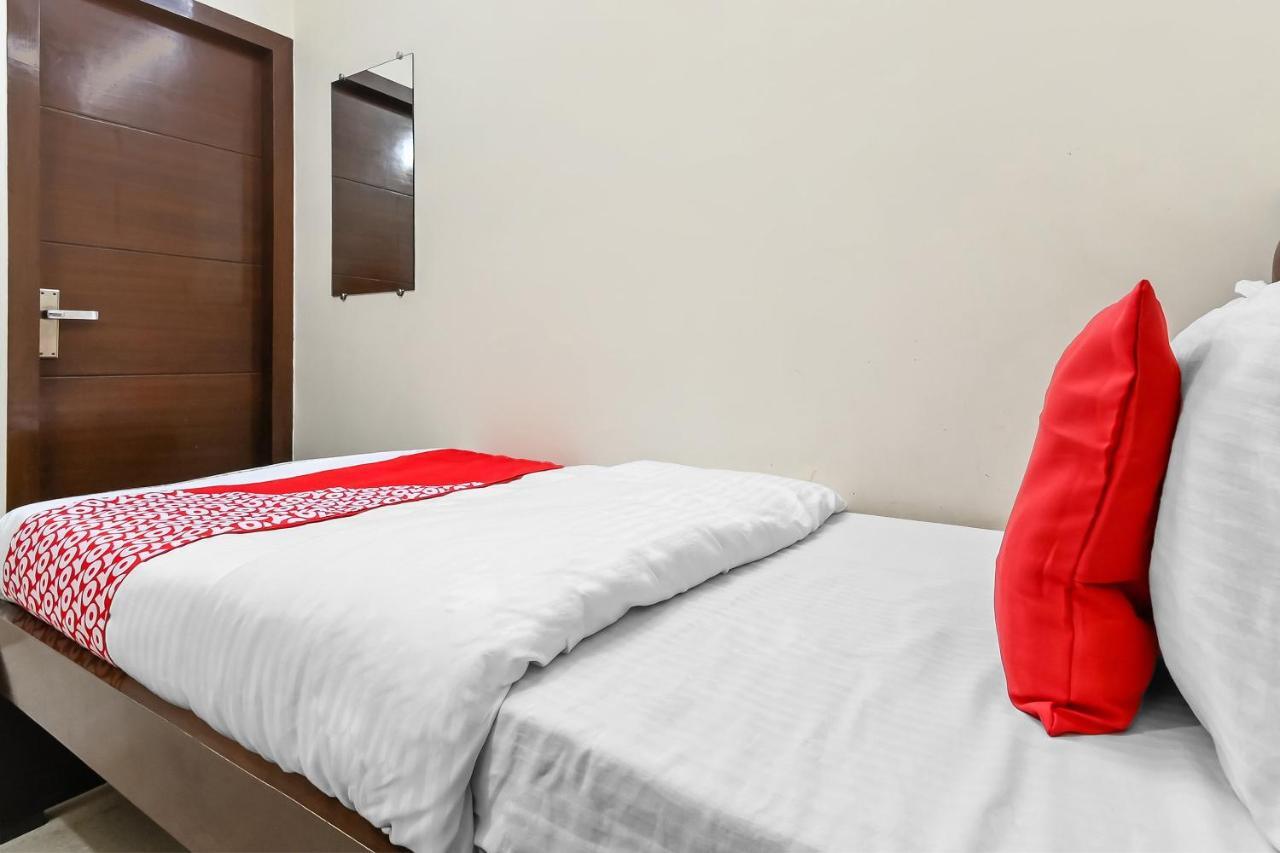 Oyo 49672 Hotel Galaxy Moradabad Luaran gambar