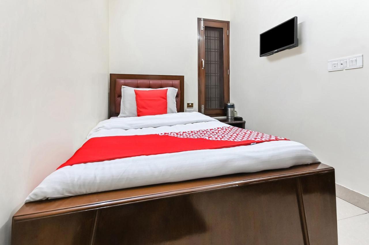 Oyo 49672 Hotel Galaxy Moradabad Luaran gambar