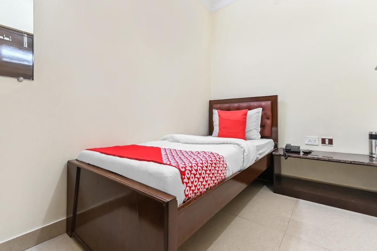Oyo 49672 Hotel Galaxy Moradabad Luaran gambar